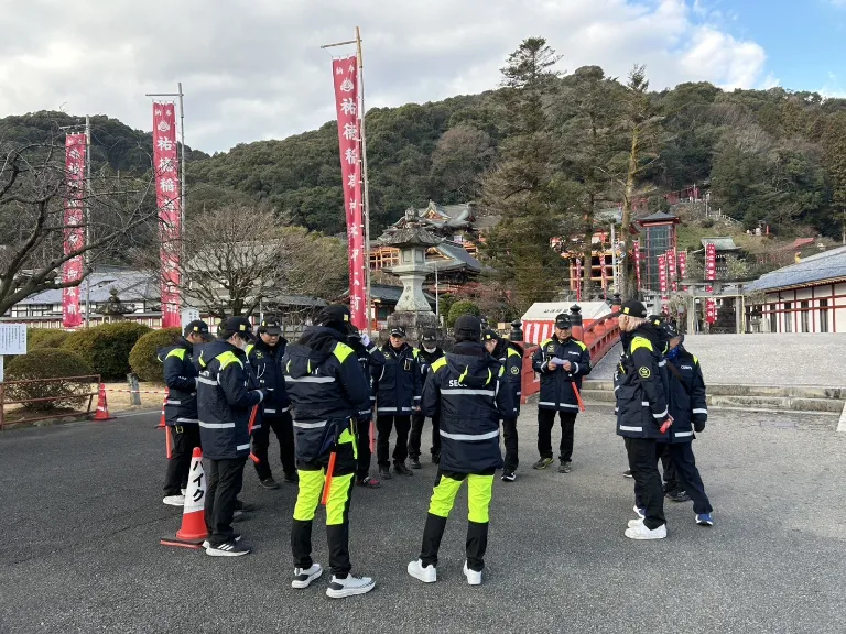 祐徳稲荷神社の警備前に集まるYSSのスタッフ