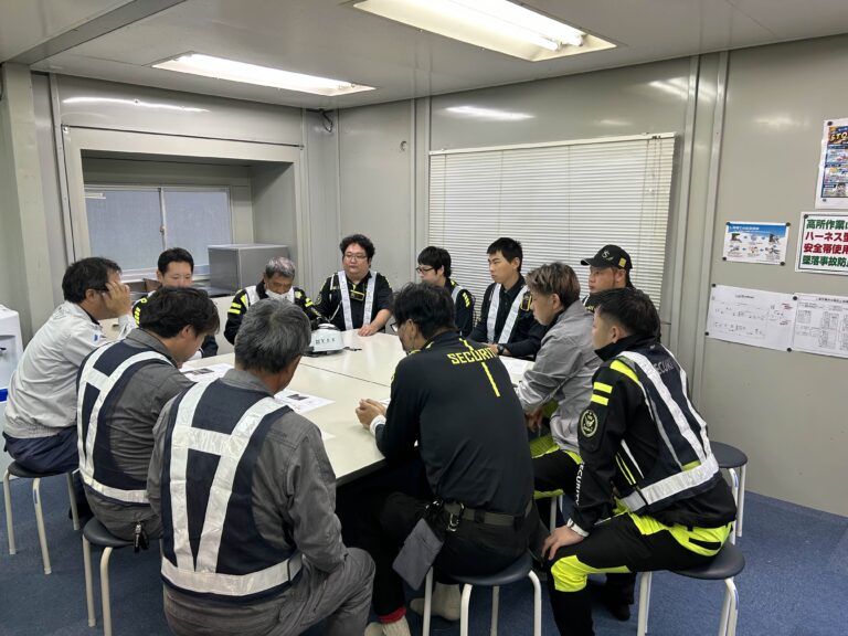 佐賀と長崎を繋ぐ平谷黒木トンネル（約2km区間）における規制業務を、約4か月間担当させていただきました。