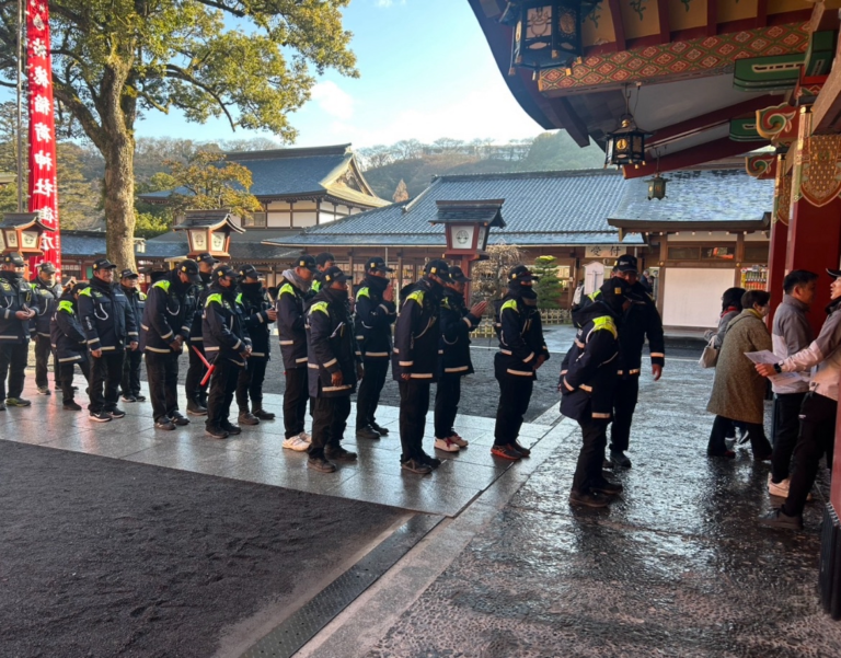 今年も祐徳稲荷神社の警備を担当。参拝から始まる一年